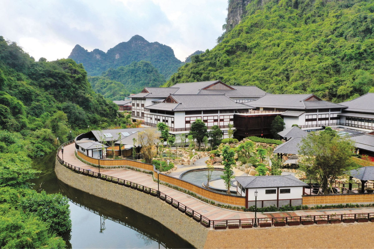 Yoko Onsen Quang Hanh